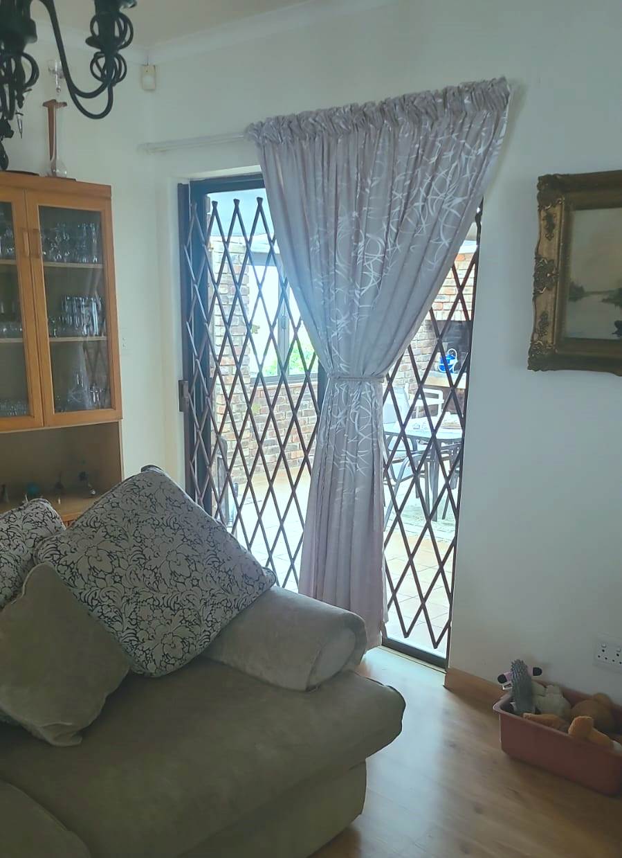 4 Bedroom Property for Sale in Fraaiuitsig Western Cape